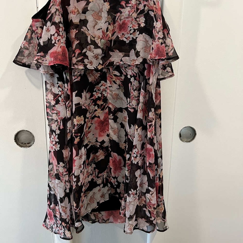 Casual flowered dress with spaghetti straps